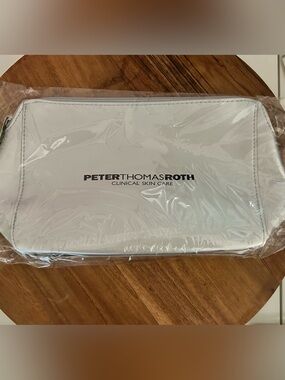 Metallic Silver Vegan Leather “Peter Thomas Roth” travel bag (new in plastic)